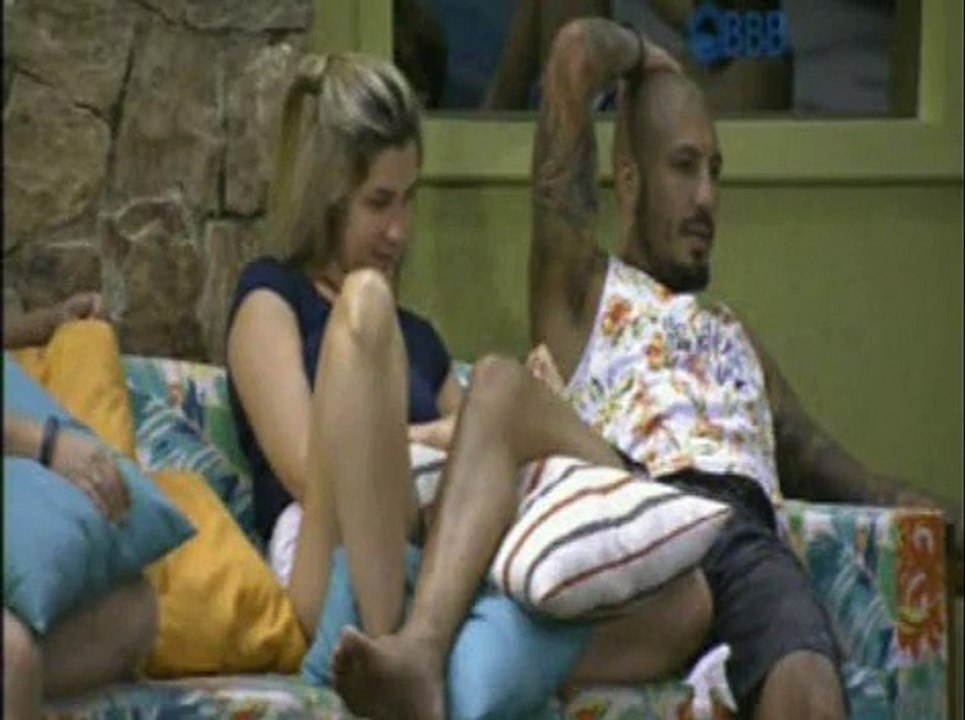 Fernando, Aline, Mariza e Adrilles continuam brincando de adedanha - 17.02.2015