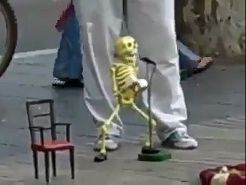 Very Funny Singing Video  hahahhaHa