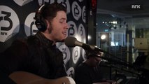 Nick Jonas singing No Type by Rae Sremmurd (Acoustic Cover)