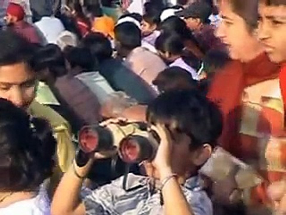 Indians Pakistanis People are enjoying Wahga Border