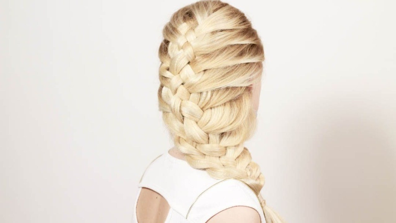 Как превратить косичку в прическу. How to turn a braid to hairstyle