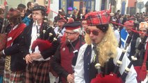 La noce à l'écossaise pendant le défilé