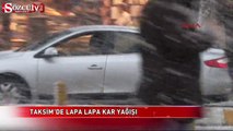 Taksim'de lapa lapa kar yağışı