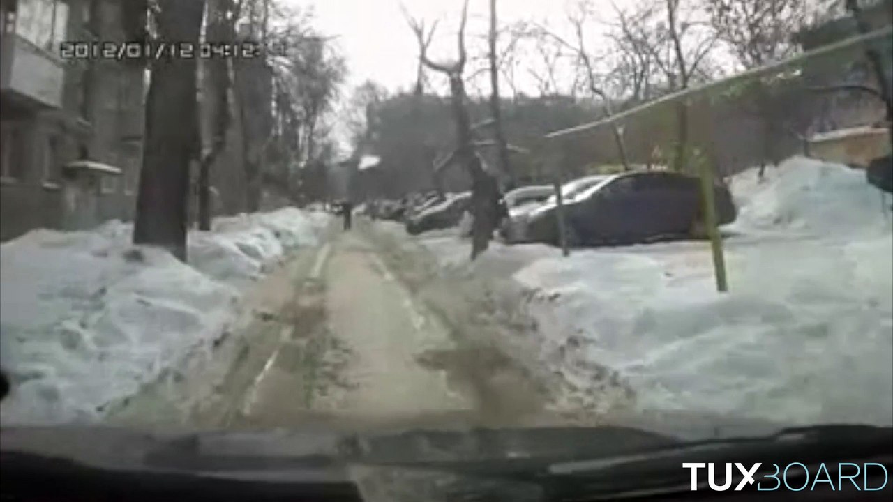 Toujours faire attention quand un Russe vous tourne le dos !