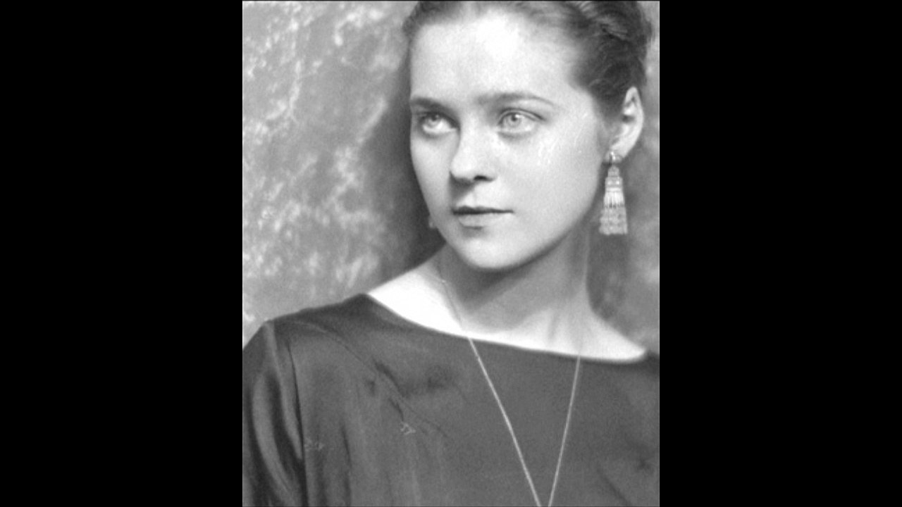 TRIBUTE TO EVA LE GALLIENNE