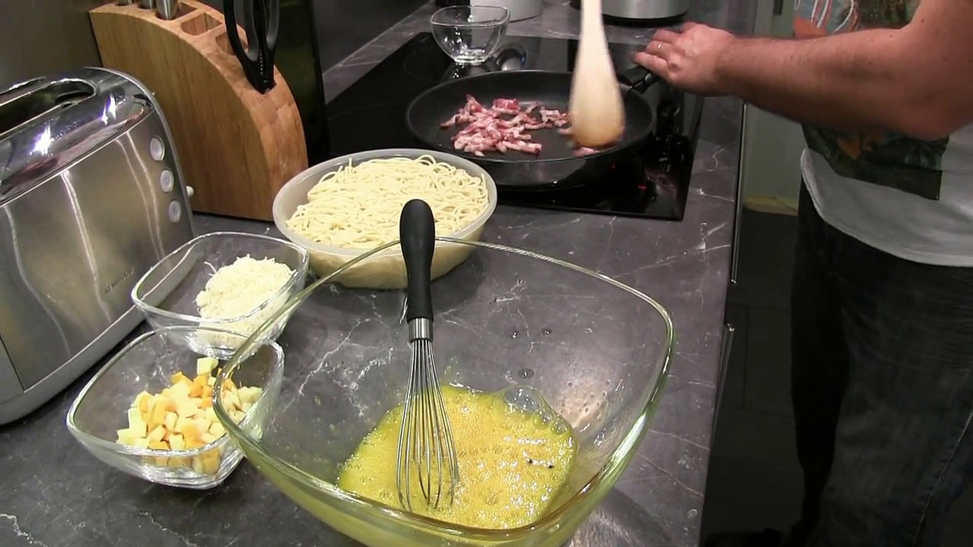 Gateau De Spaghetti Aux Lardons Et Fromage Video Dailymotion