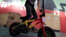 87# Tricks incroyables avec un mini BMX pour enfant