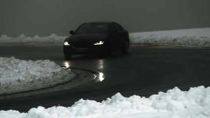 La Jaguar XE se lâche sur le « toboggan des Ardennes »