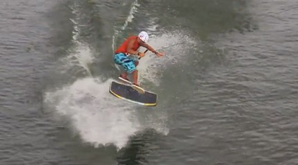 Wakeskate lesson by Christian JOSON at Republ1c Wake Park