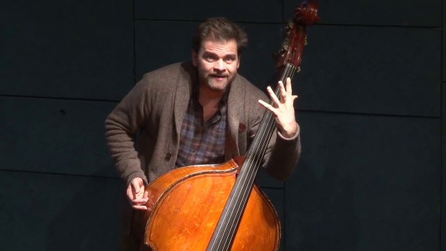 Clovis Cornillac au Théâtre Jean Alary de Carcassonne dans La Contrebasse :