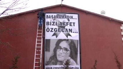 Kadın Polislerden "Özgecan" Eylemi