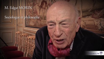 Edgar Morin décoré à l'Elysée