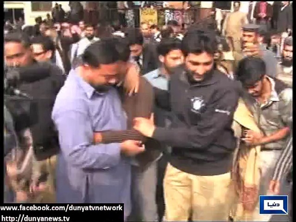 Dunya News - Five killed, 25 injured in suicide blast outside Lahore Police Lines