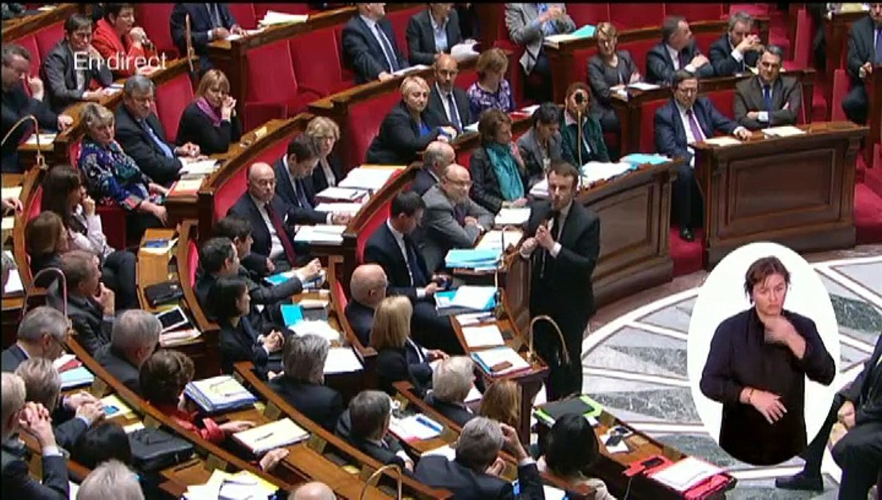 Macron dénonce "l'union de ceux qui ne veulent pas changer le pays"