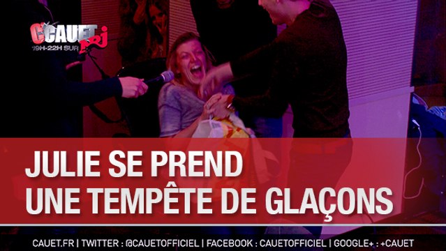 Julie se prend une tempête de glacons - C'Cauet sur NRJ