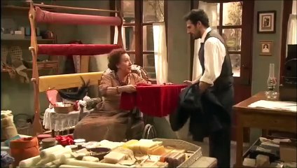 Conrado llama por teléfono a Aurora