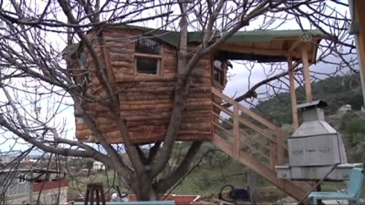 Torunu İçin Ağaç Ev Yaptı