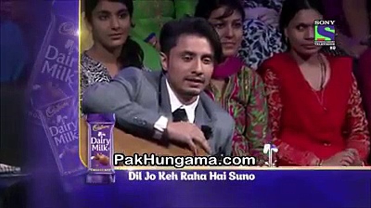 Ali Zafar sings a medley of Amitabh Bachchan's hit songs - KBC 2014