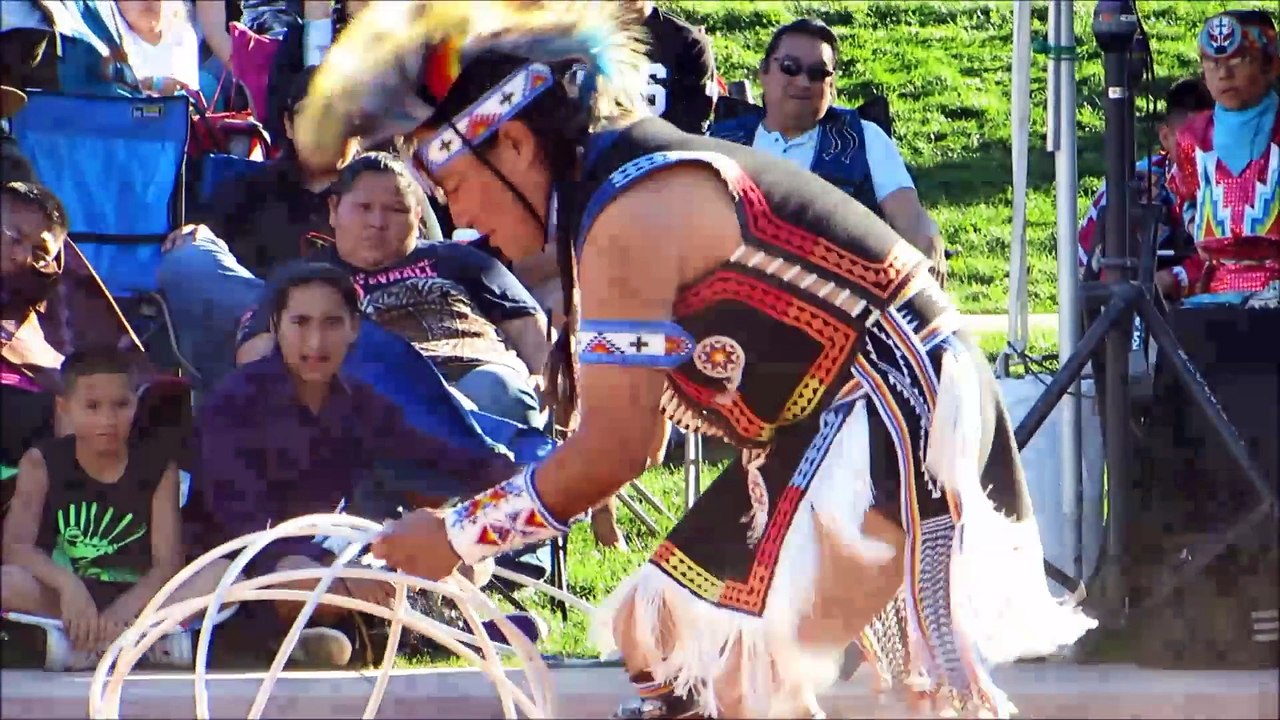 1502_hoop-dance-nice-costume