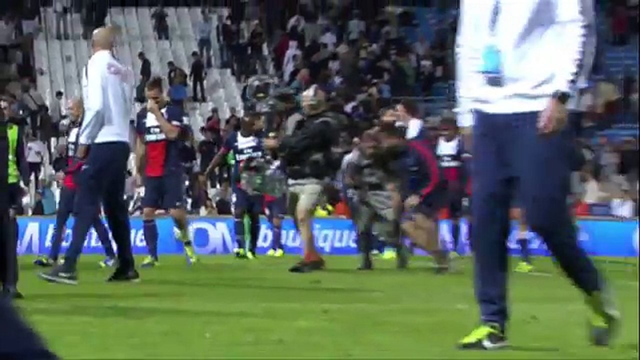 142# Ezequiel Lavezzi joue avec le cameraman
