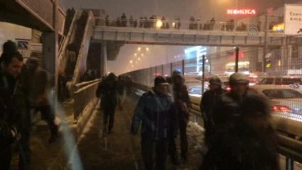 Trafik Durdu, Metrobüs Seferleri Yoğunluktan Aksadı (2)