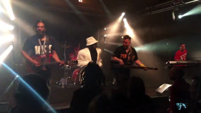 Red Taylor et positive roots band