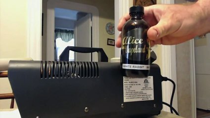 Cet homme a fabriqué la plus grosse cigarette électronique du monde.