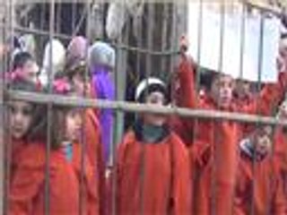 وقفة احتجاجية لأطفال دوما تحاكي إعدام الطيار الأردني