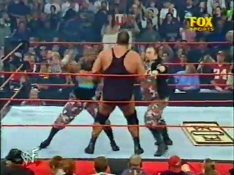 Raw 12.11.01 1-2 (WCW ECW INVASION)