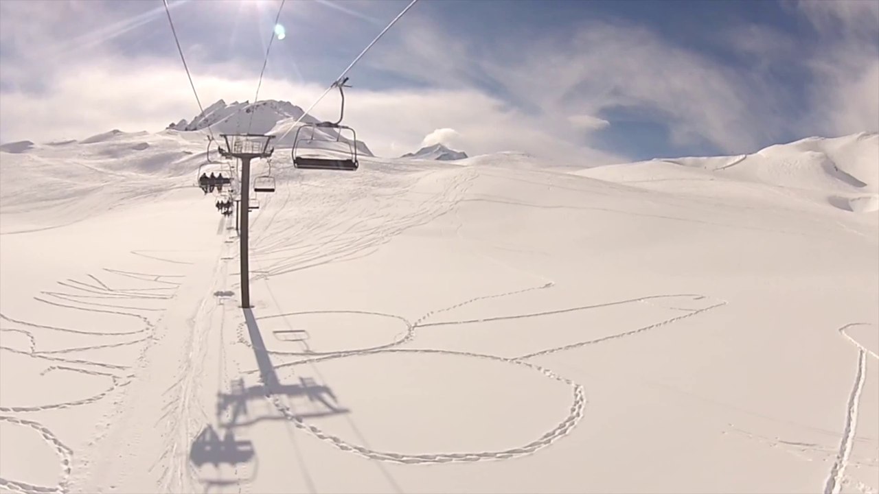 Un "artiste" a fait un dessin géant dans la neige sur les pistes de ski de Tignes