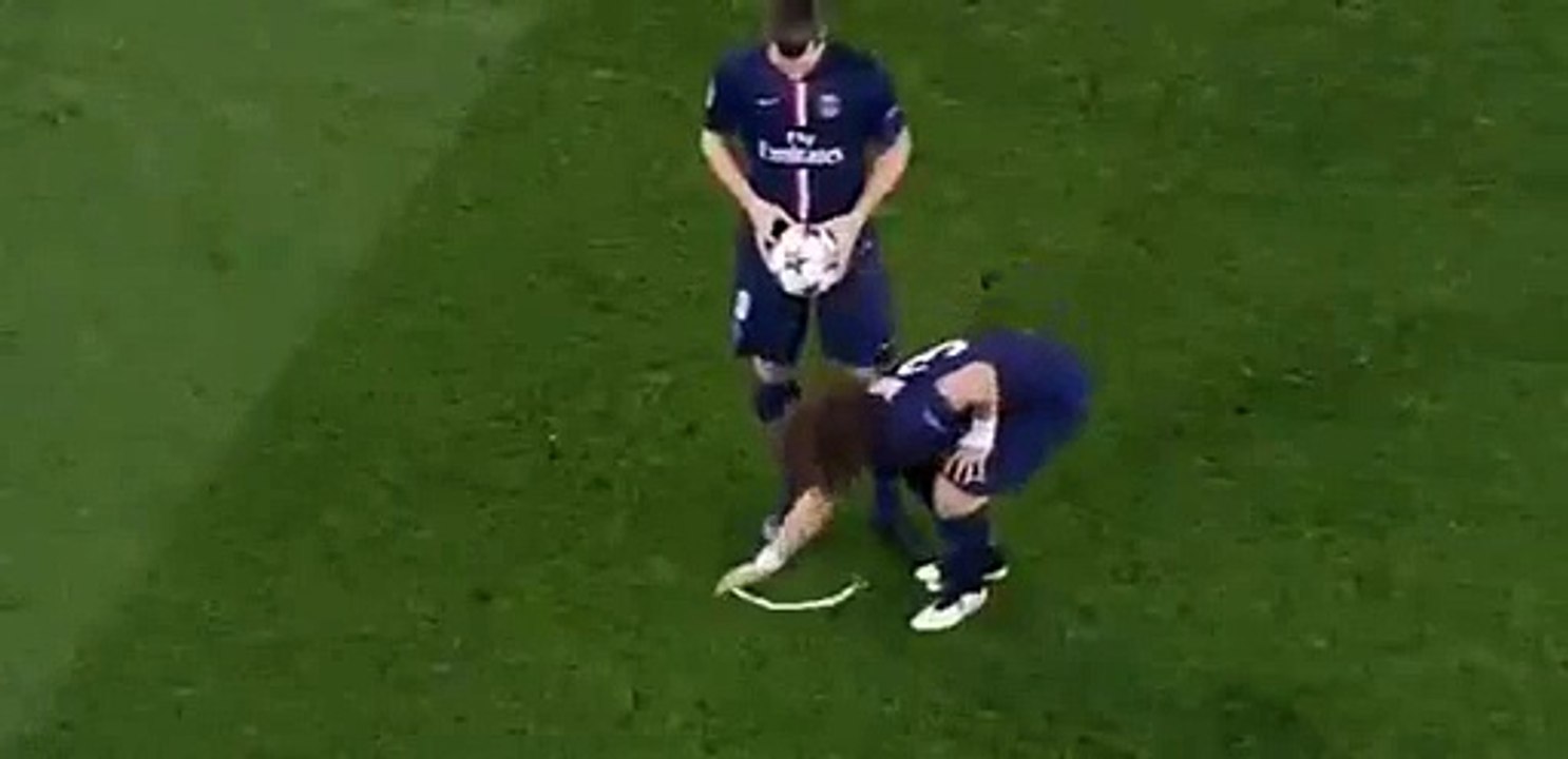 David Luiz ve Zlatan Ibrahimovic yardımlaşması :)