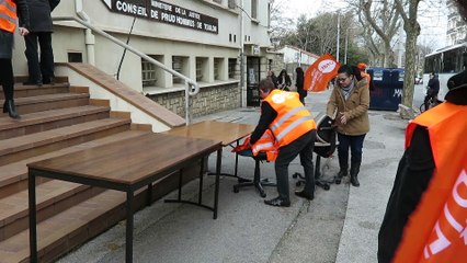 Action Interco83 le vendredi 13 février 2015 devant la Direction territoriale de l'ARS à Toulon
