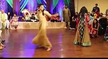 Pakistani Wedding Mehndi Night BEST Dance On -- Mehndi Taan Sajdi