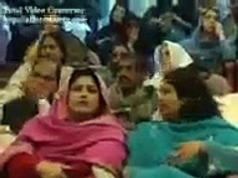 نواز شریف کی موجودگی میں ایک جرات مند لڑکی کی جذباتی تقریر۔۔ سیاستدانوں کے چہرے سے نقاب اُتار دیا ۔ ویل ڈن