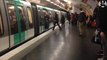 Des supporters de Chelsea racistes face à un homme noir dans le métro de Paris
