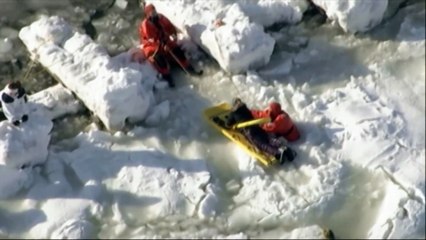 Une ado américaine secourue de l'eau glacée