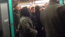 Des supporters de Chelsea empêchent un usager noir de prendre le métro