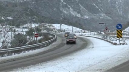 Kumluca'ya Kar Yağışı Vatandaşları Sevindirdi