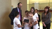 Les Kids from LH, lauréats du concours Science Factor, reçus par le maire du Havre