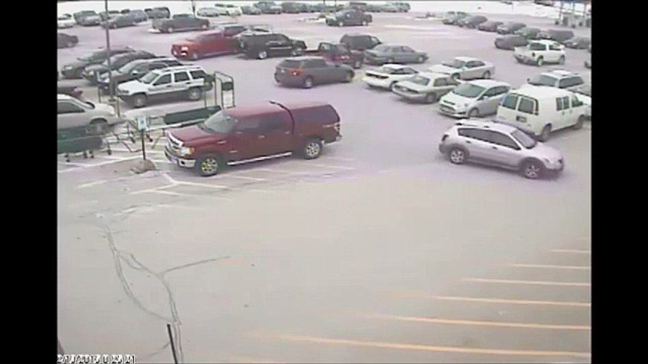 92_Year_old_crashes_into_9_cars_in_Parking_Lot