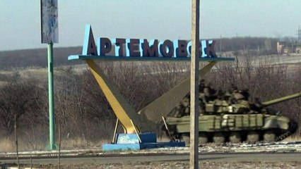 Ukrainian troops withdraw from key battle town