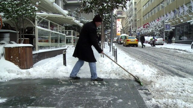 Turquie: Istanbul sous un épais manteau de neige