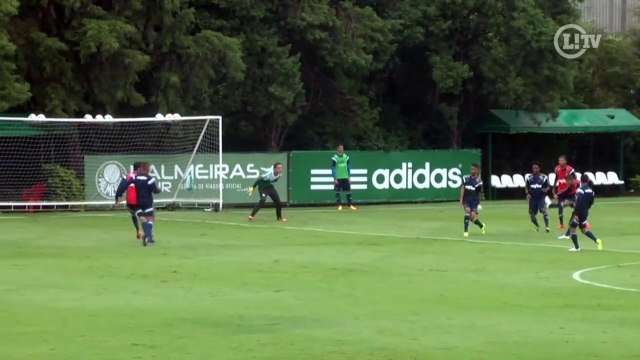 Fechou o gol! Fernando Prass faz milagres em treino do Palmeiras