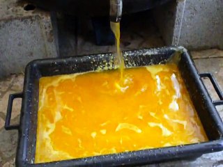 fonte de cire d'abeille  (opercule)