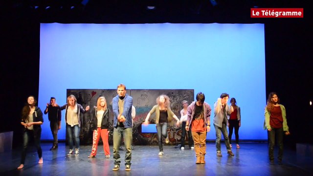 Vannes. Dernières répétitions avant la création du spectacle Qu' y a-t-il à présent ?