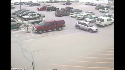 Il crashe 9 voitures en sortant du parking