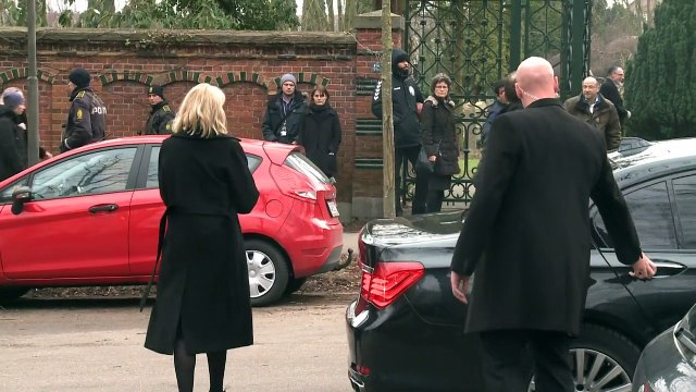 Emoção em velório de vítima de ataque na Dinamarca