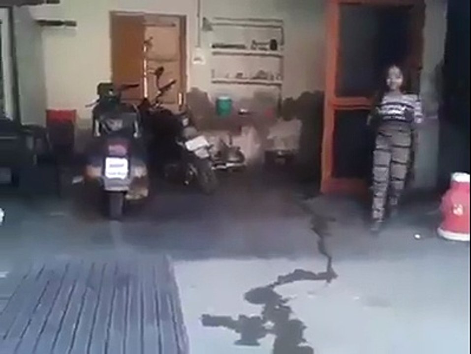 ذرا بچ بچا کے