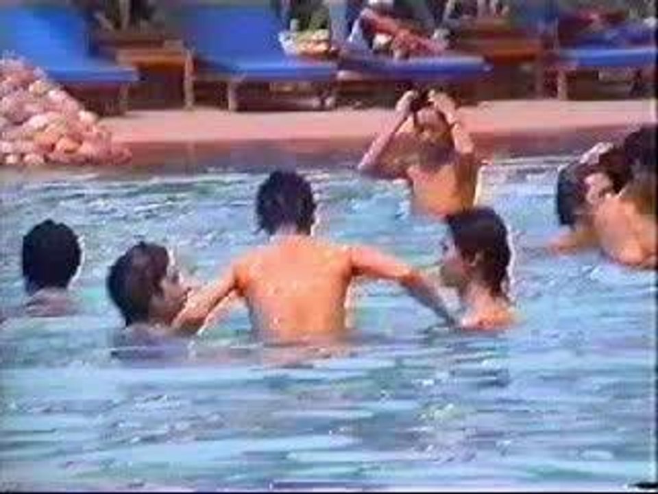 KAME-Swimming Pool Play