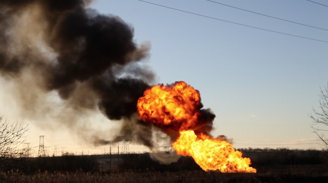 Gas pipeline in Ukraine explodes amid clashes